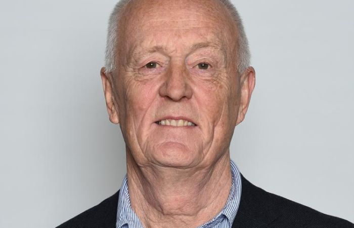 Alan Irwin headshot