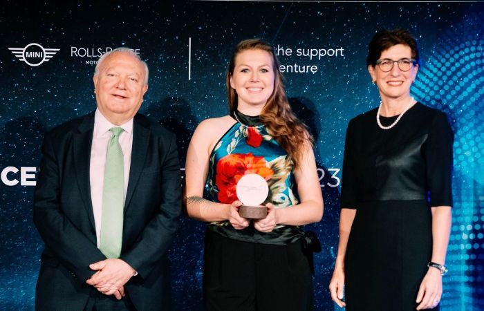 UN-Under-General Secretary Miguel Ángel Moratinos and BMW Management Board Member Ilka Horstmeier presenting the award to Martha Dudzinski