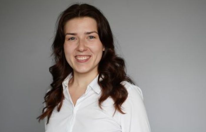 Young woman, in her 20s, portrait