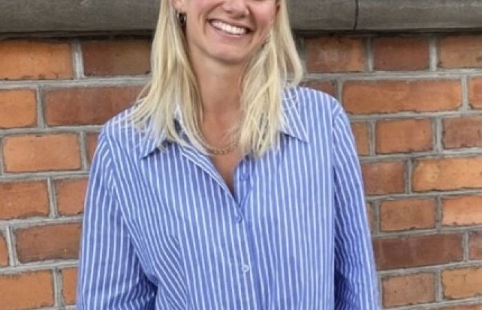 A photo of Hanna Walfridsson in front of a brick wall.